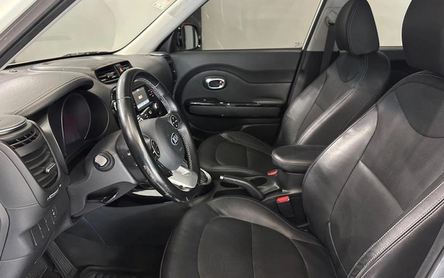 imagem-https://www.socarrao.com.br/sc-vehicle-images-prod/3208655/1789661547413-8022331_11_B_f87866c4cb.jpeg