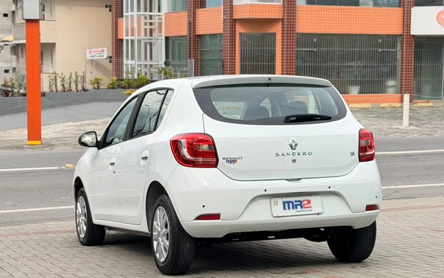 imagem-https://www.socarrao.com.br/sc-vehicle-images-prod/3208784/1786650046903-003_d601e46eefb65b66ff1d5a6d0f713bde.jpeg