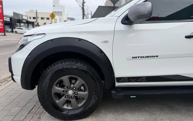 imagem-https://www.socarrao.com.br/sc-vehicle-images-prod/3209362/1788378277266-gb-86b07d4.jpg