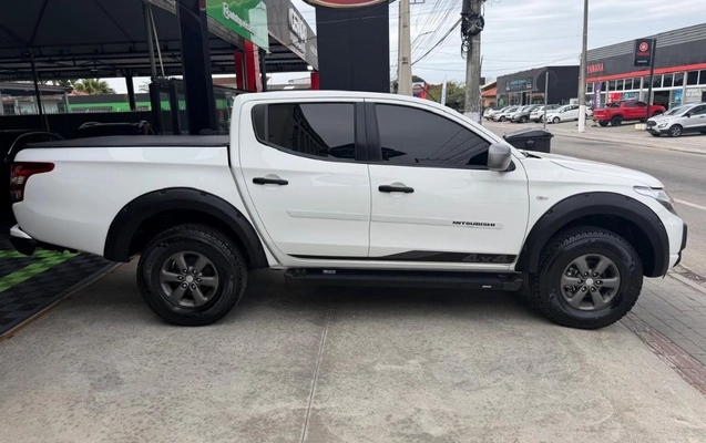 imagem-https://www.socarrao.com.br/sc-vehicle-images-prod/3209362/1788378277268-gb-27d92e2.jpg