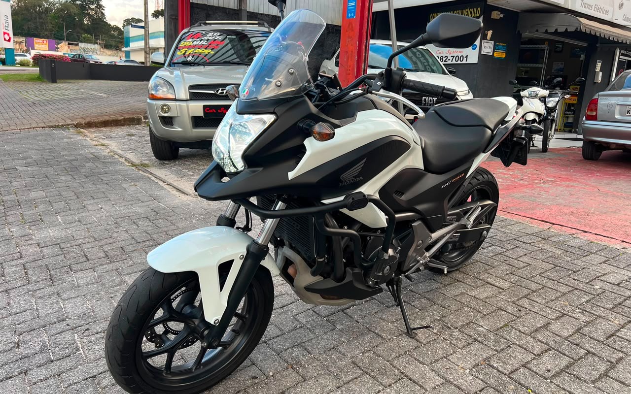 Honda NC 750X/NC 750X ABS  na cor Branco em Curitiba / PR - 3209491
