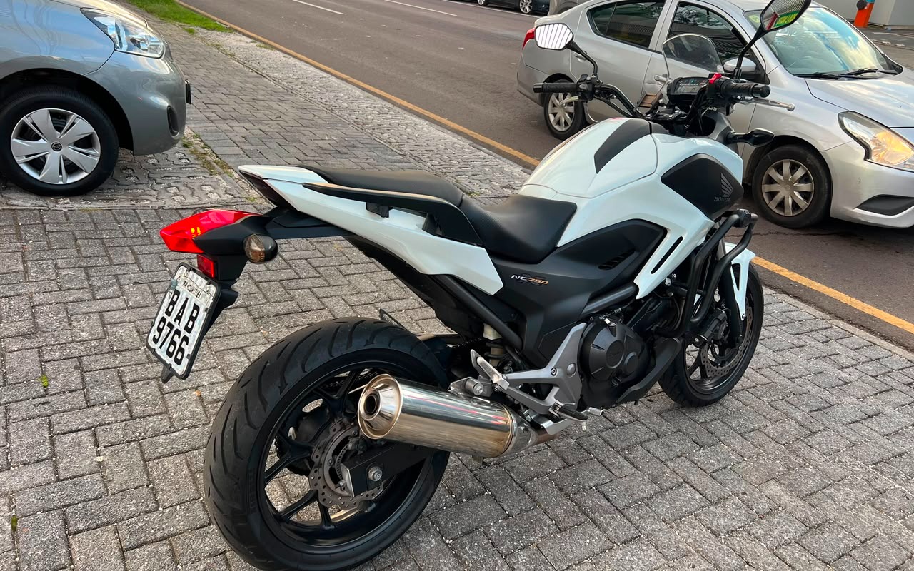 imagem-https://www.socarrao.com.br/sc-vehicle-images-prod/3209491/1786651958901-V2hhdHNBcHAgSW1hZ2UgMjAyNi0wOC0xMyBhdCAxNy4wMy41NiAoMSkuanBlZw.jpeg