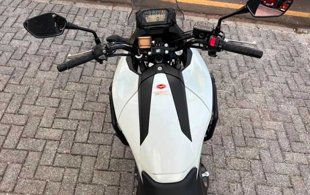 imagem-https://www.socarrao.com.br/sc-vehicle-images-prod/3209491/1786651959449-V2hhdHNBcHAgSW1hZ2UgMjAyNi0wOC0xMyBhdCAxNy4wMy41OCAoMSkuanBlZw.jpeg
