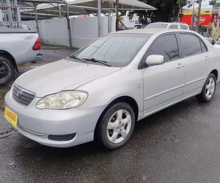 Toyota Corolla 2005 Prata — foto 1 de 3