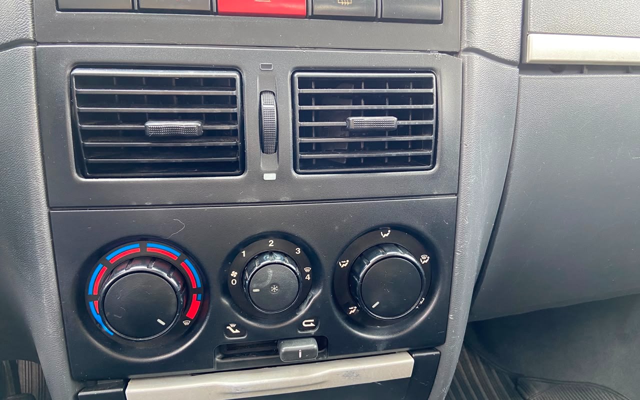 imagem-https://www.socarrao.com.br/sc-vehicle-images-prod/3209565/1786651984600-V2hhdHNBcHAgSW1hZ2UgMjAyNi0wOC0xMiBhdCAxMi4xNi41MC5qcGVn.jpeg