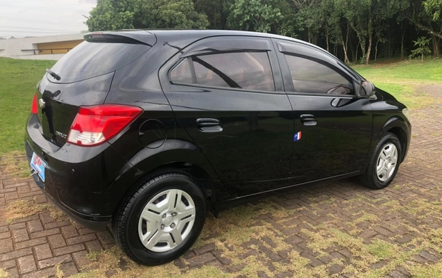 imagem-https://www.socarrao.com.br/sc-vehicle-images-prod/3209604/1786652044725-vP3lJN6r0vyI5tguEIHnx5k43HTWq7yf.jpg