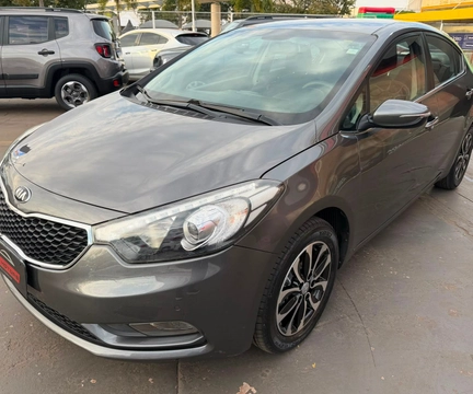 Kia Cerato 1.6 16V Aut. 2014 Cinza — foto 1 de 3