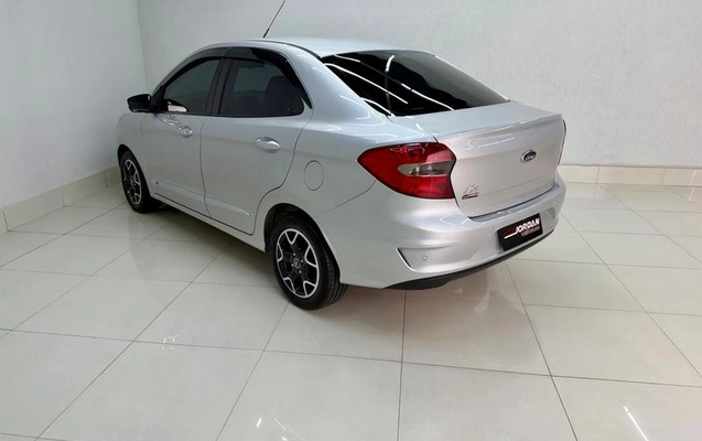 imagem-https://www.socarrao.com.br/sc-vehicle-images-prod/3210656/1787092671950-8378684_8_B_7526e169a2.jpeg