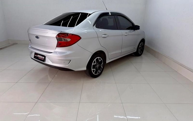 imagem-https://www.socarrao.com.br/sc-vehicle-images-prod/3210656/1787092671951-8378684_9_B_a3424b2216.jpeg