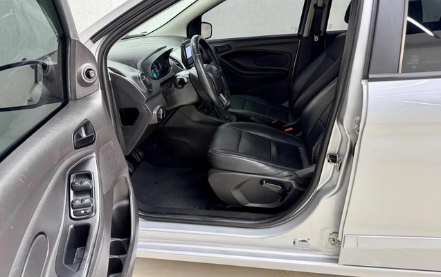imagem-https://www.socarrao.com.br/sc-vehicle-images-prod/3210656/1787092671956-8378684_14_B_f291156bba.jpeg