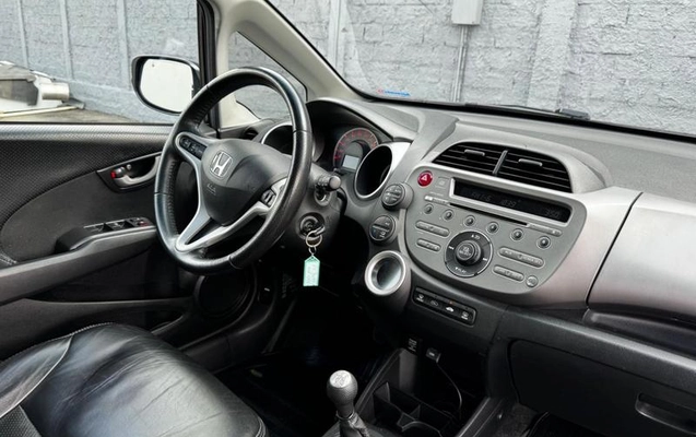 imagem-https://www.socarrao.com.br/sc-vehicle-images-prod/3211757/1786661328177-8360425_6_B_8b93e05faa.jpeg