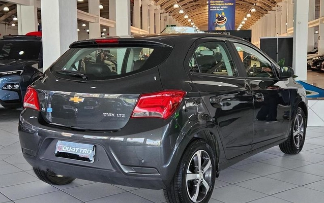 imagem-https://www.socarrao.com.br/sc-vehicle-images-prod/3212212/1788033133675-8378937_0_B_db19a7602d.jpeg