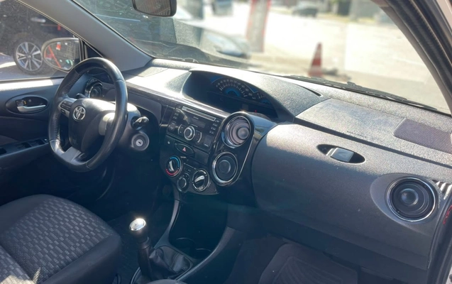 imagem-https://www.socarrao.com.br/sc-vehicle-images-prod/3214551/1786667324044-7d972681be9e42fcb5964e574bf680c9_1786667042564.jpg