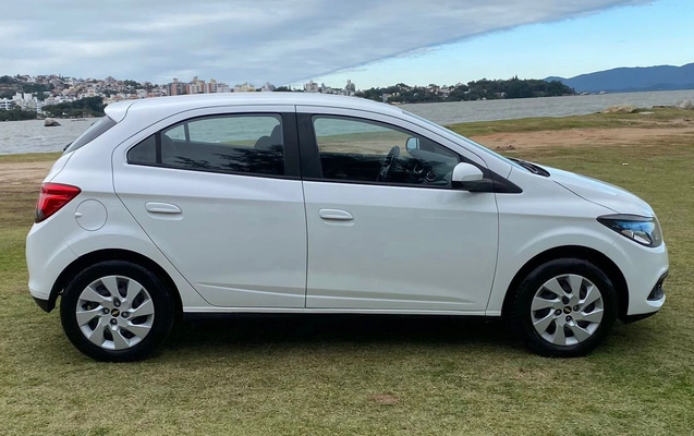 imagem-https://www.socarrao.com.br/sc-vehicle-images-prod/3226875/1786709742130-003_28c4174d7d2511c23d0667332c5a7d62.jpg