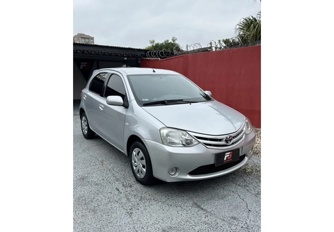 Toyota Etios 2013 Prata — foto 1 de 3