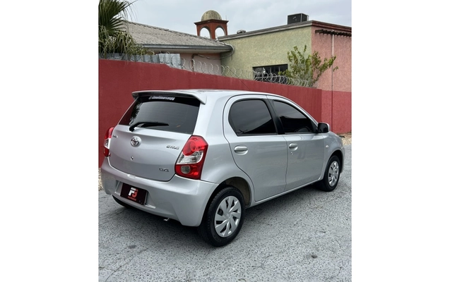 imagem-https://www.socarrao.com.br/sc-vehicle-images-prod/3228264/1786713475340-1_011040.jpg