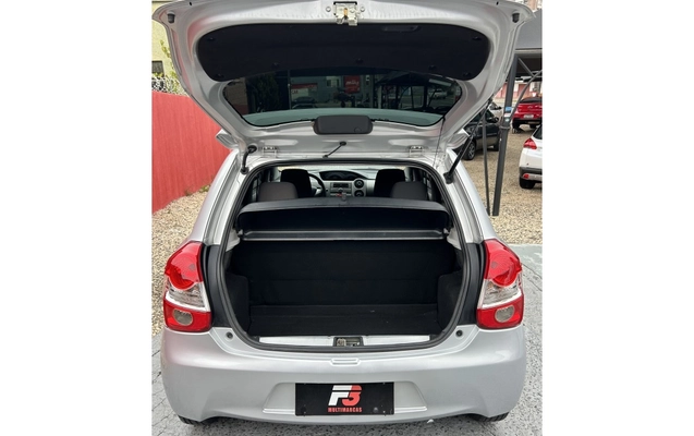 imagem-https://www.socarrao.com.br/sc-vehicle-images-prod/3228264/1786713475343-1_011050.jpg
