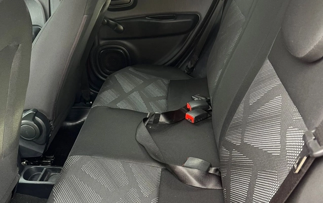 imagem-https://www.socarrao.com.br/sc-vehicle-images-prod/3228790/1786715019685-V2hhdHNBcHAgSW1hZ2UgMjAyNi0wNi0yMyBhdCAxNS40Mi40OCAoNSkuanBlZw.jpeg