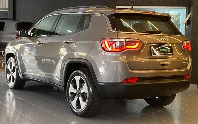 imagem-https://www.socarrao.com.br/sc-vehicle-images-prod/3230066/1787666998663-640_480_jeep-compass-2-0-longitude-flex-aut-17-18-c4b6db-1.jpg