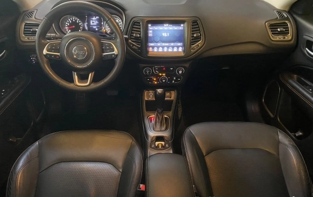 imagem-https://www.socarrao.com.br/sc-vehicle-images-prod/3230066/1787666998665-640_480_jeep-compass-2-0-longitude-flex-aut-17-18-c4b6db-3.jpg