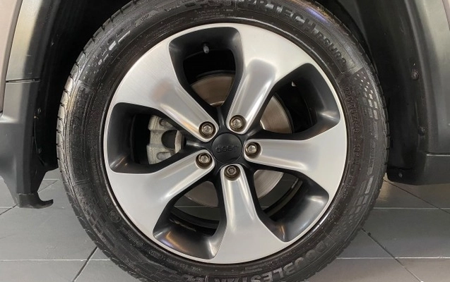 imagem-https://www.socarrao.com.br/sc-vehicle-images-prod/3230066/1787666998666-640_480_jeep-compass-2-0-longitude-flex-aut-17-18-c4b6db-4.jpg