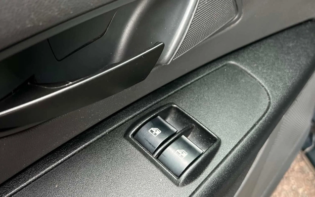 imagem-https://www.socarrao.com.br/sc-vehicle-images-prod/3231253/1786721378369-YzJkMDY4NTEtZmExZC00NzQ2LWEzMWUtY2IyNTg0ZmI0MmU0LmpwZw.jpg