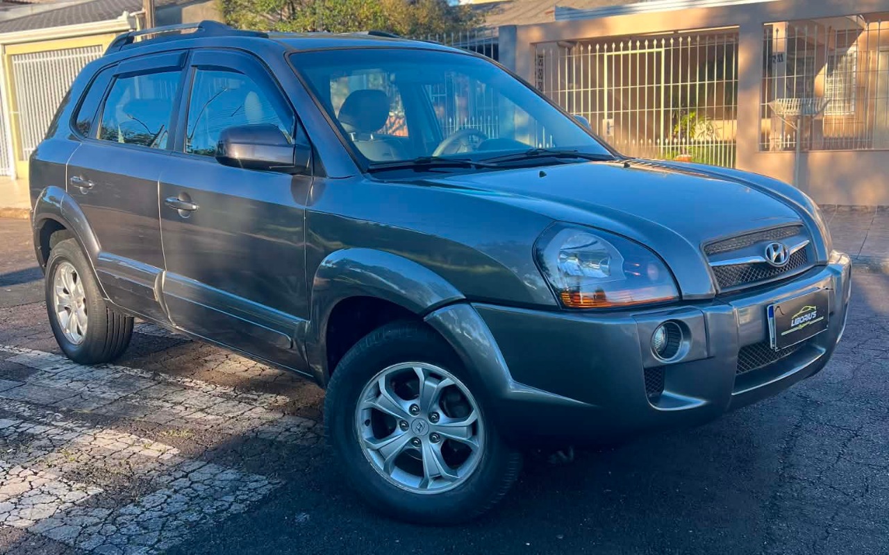 Hyundai Tucson 2.0 16V Flex Aut. 2017 Cinza — foto 1 de 3