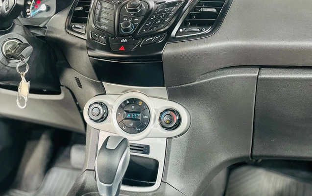 imagem-https://www.socarrao.com.br/sc-vehicle-images-prod/3232558/1786724617062-003_be2088e514d0a95984c005894f3ac5af.jpeg