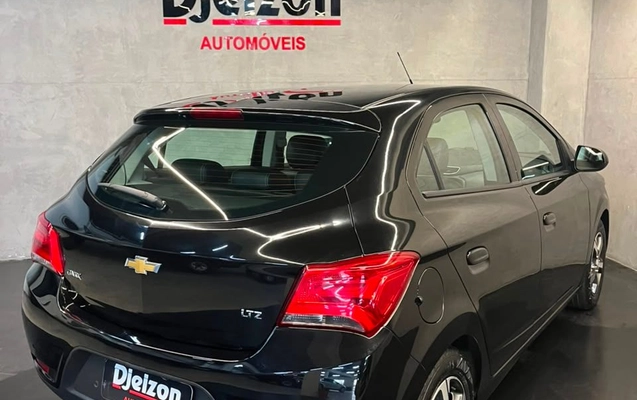 imagem-https://www.socarrao.com.br/sc-vehicle-images-prod/3232975/1786725809080-cc308fe7f4a24e02b685af52b83f1047_1786725731897.jpg