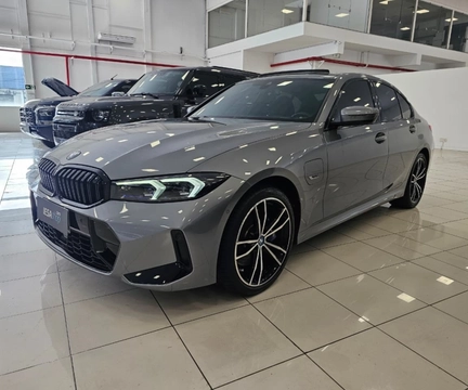Bmw 330e 2024 Cinza — foto 1 de 3
