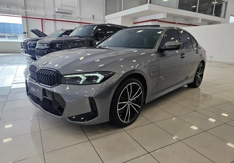 Bmw 330e 2024 Cinza — foto 1 de 3