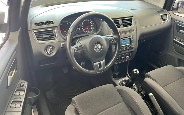 imagem-https://www.socarrao.com.br/sc-vehicle-images-prod/3233903/1786728192684-V2hhdHNBcHAgSW1hZ2UgMjAyNi0wOC0xNCBhdCAxNC4xOC4xOSAoMikuanBlZw.jpeg