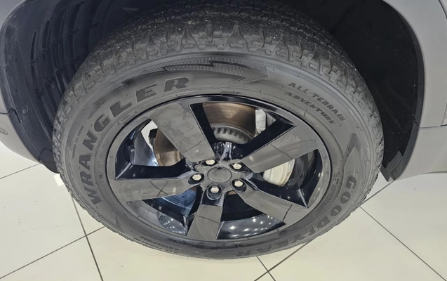 imagem-https://www.socarrao.com.br/sc-vehicle-images-prod/3234127/1789653857641-cemphzBTi4lFucwabmKciQ6UwZyUbMiB.jpg