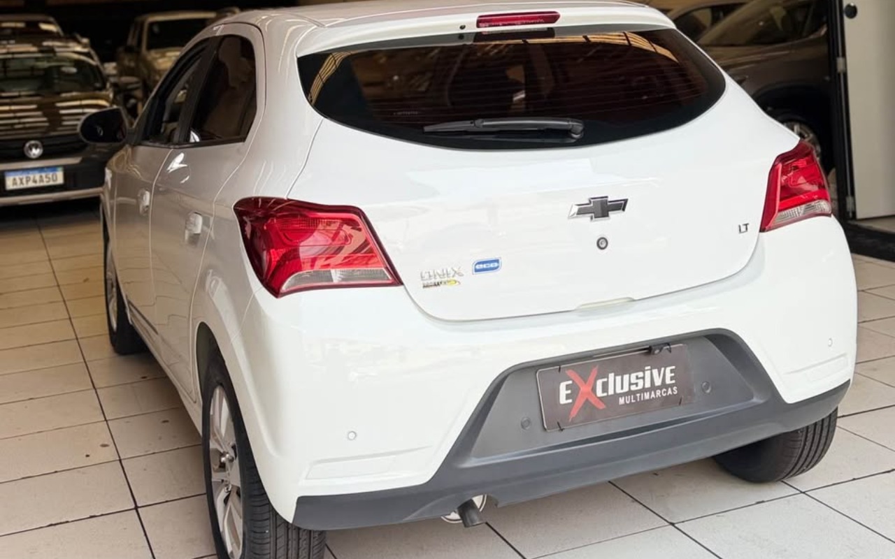 imagem-https://www.socarrao.com.br/sc-vehicle-images-prod/3235026/1786731006375-T05JWCAyMDE4NS5qcGc.jpg