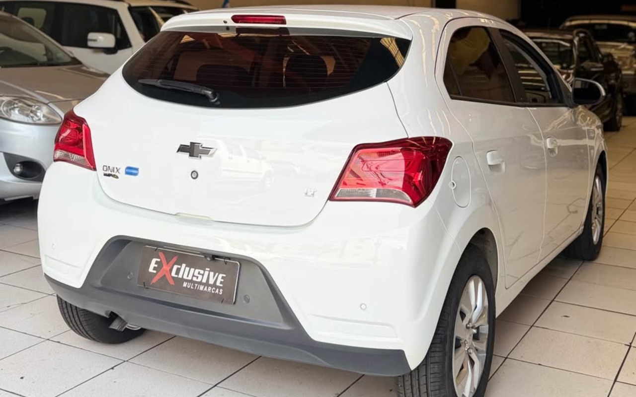 imagem-https://www.socarrao.com.br/sc-vehicle-images-prod/3235026/1786731006472-T05JWCAyMDE4Ni5qcGc.jpg