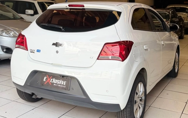 imagem-https://www.socarrao.com.br/sc-vehicle-images-prod/3235026/1786731006472-T05JWCAyMDE4Ni5qcGc.jpg