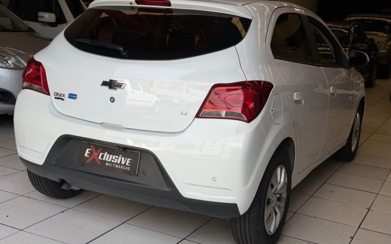 imagem-https://www.socarrao.com.br/sc-vehicle-images-prod/3235026/1786731006654-T05JWCAyMDE4OC5qcGc.jpg
