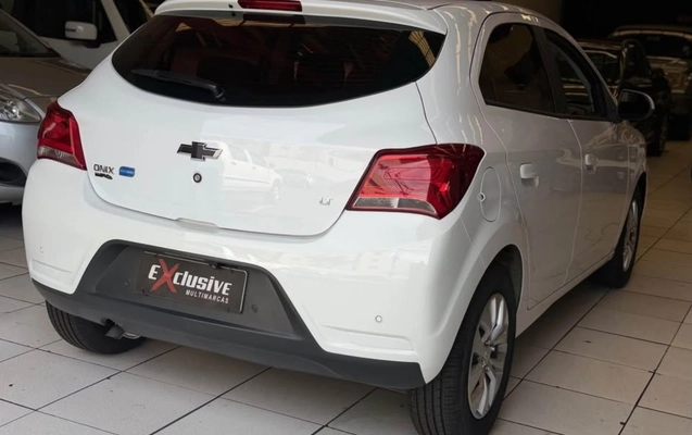 imagem-https://www.socarrao.com.br/sc-vehicle-images-prod/3235026/1786731006654-T05JWCAyMDE4OC5qcGc.jpg