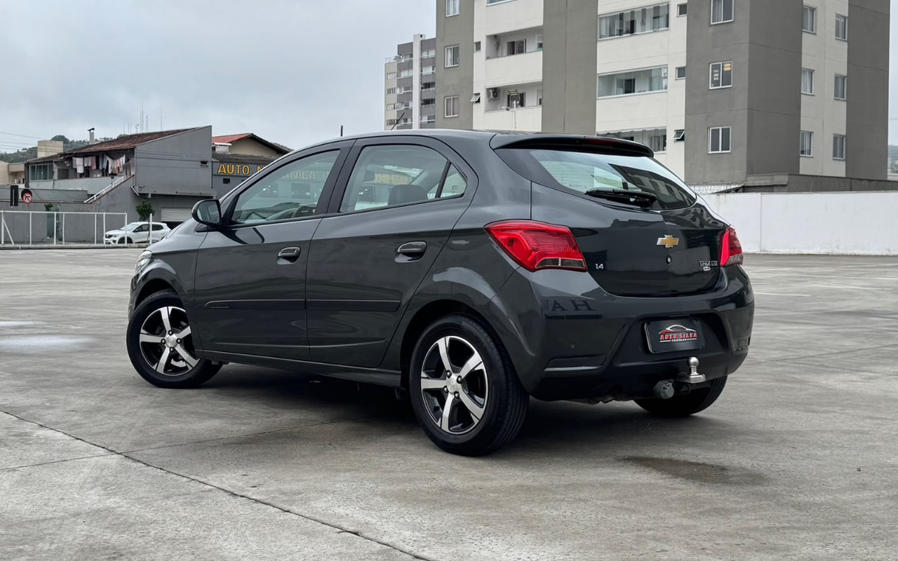 imagem-https://www.socarrao.com.br/sc-vehicle-images-prod/3235495/1786731677110-V2hhdHNBcHAgSW1hZ2UgMjAyNi0wOC0xNCBhdCAxMy41Ny41NiAoMSkuanBlZw.jpeg