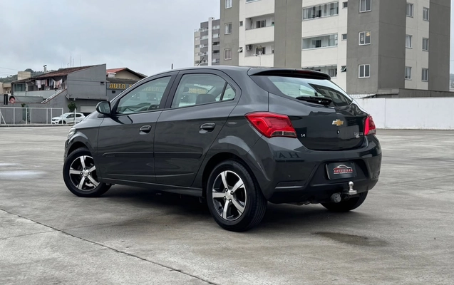 imagem-https://www.socarrao.com.br/sc-vehicle-images-prod/3235495/1786731677110-V2hhdHNBcHAgSW1hZ2UgMjAyNi0wOC0xNCBhdCAxMy41Ny41NiAoMSkuanBlZw.jpeg