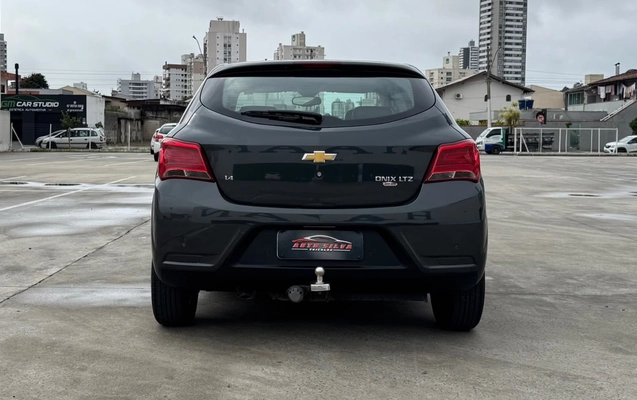 imagem-https://www.socarrao.com.br/sc-vehicle-images-prod/3235495/1786731677274-V2hhdHNBcHAgSW1hZ2UgMjAyNi0wOC0xNCBhdCAxMy41Ny41NiAoMikuanBlZw.jpeg