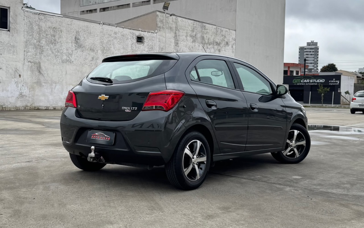 imagem-https://www.socarrao.com.br/sc-vehicle-images-prod/3235495/1786731677407-V2hhdHNBcHAgSW1hZ2UgMjAyNi0wOC0xNCBhdCAxMy41Ny41Ny5qcGVn.jpeg
