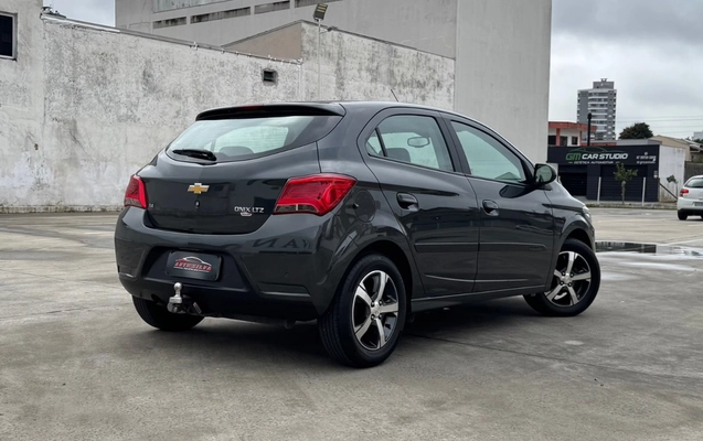 imagem-https://www.socarrao.com.br/sc-vehicle-images-prod/3235495/1786731677407-V2hhdHNBcHAgSW1hZ2UgMjAyNi0wOC0xNCBhdCAxMy41Ny41Ny5qcGVn.jpeg