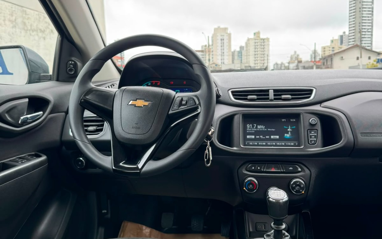imagem-https://www.socarrao.com.br/sc-vehicle-images-prod/3235495/1786731677540-V2hhdHNBcHAgSW1hZ2UgMjAyNi0wOC0xNCBhdCAxMy41Ny41NyAoMSkuanBlZw.jpeg