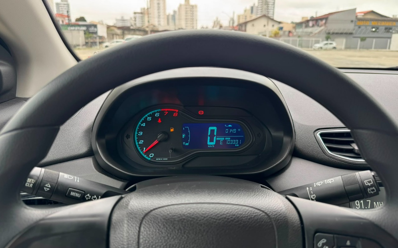 imagem-https://www.socarrao.com.br/sc-vehicle-images-prod/3235495/1786731677735-V2hhdHNBcHAgSW1hZ2UgMjAyNi0wOC0xNCBhdCAxMy41Ny41OCAoMSkuanBlZw.jpeg