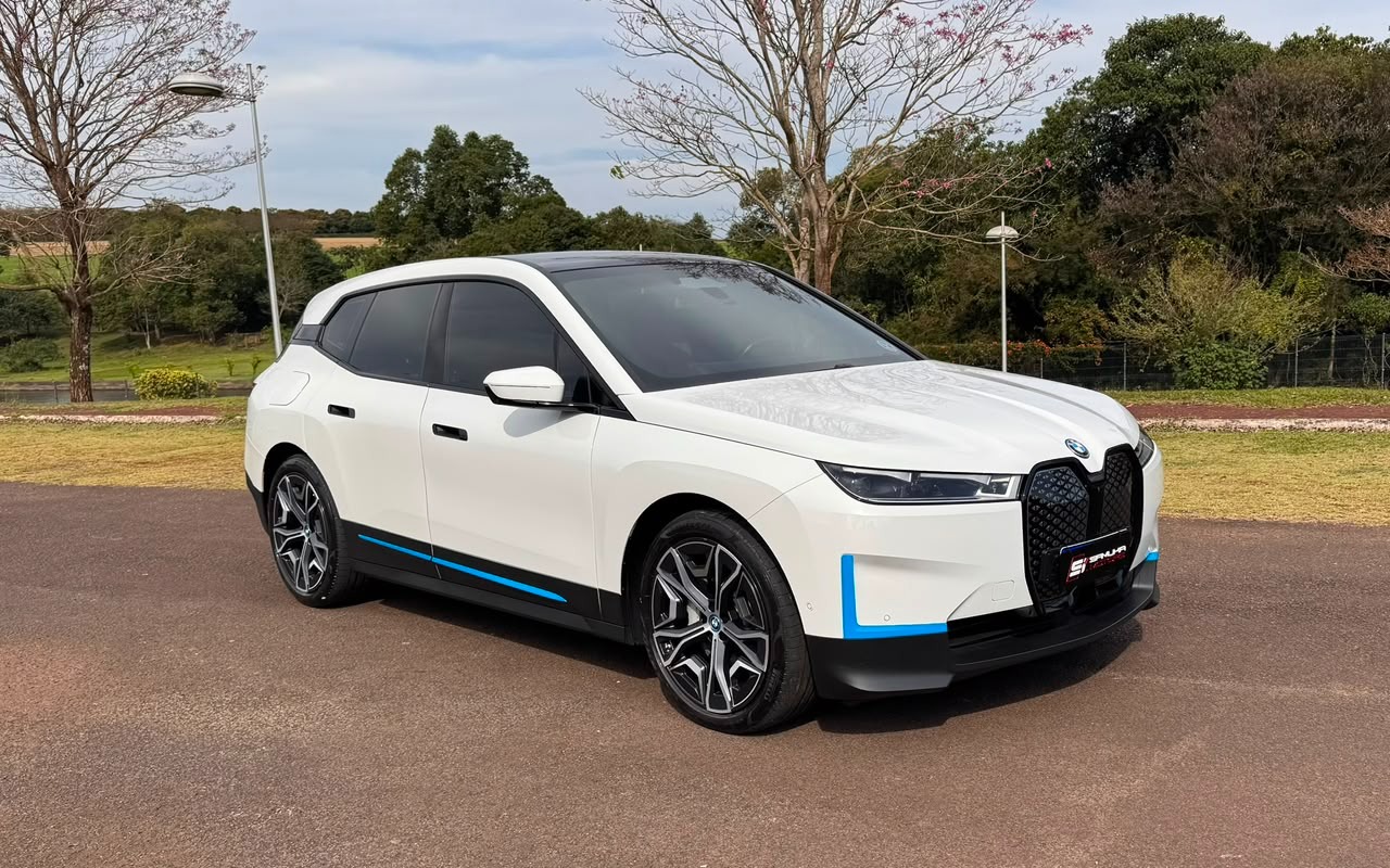 BMW iX 2023 Branco — foto 1 de 3