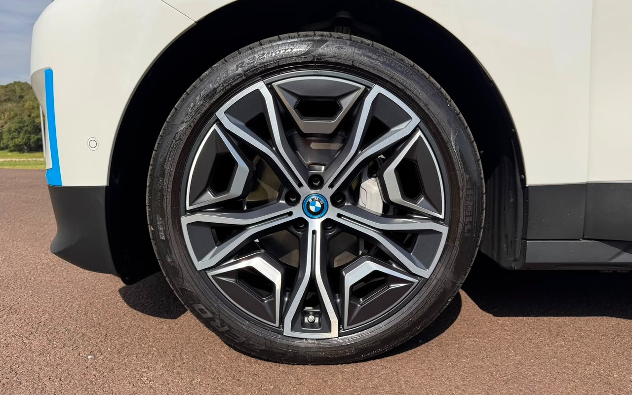 imagem-https://www.socarrao.com.br/sc-vehicle-images-prod/3235530/1786731802053-V2hhdHNBcHAgSW1hZ2UgMjAyNi0wOC0xNCBhdCAxNC4xOS4yMSAoMSkuanBlZw.jpeg