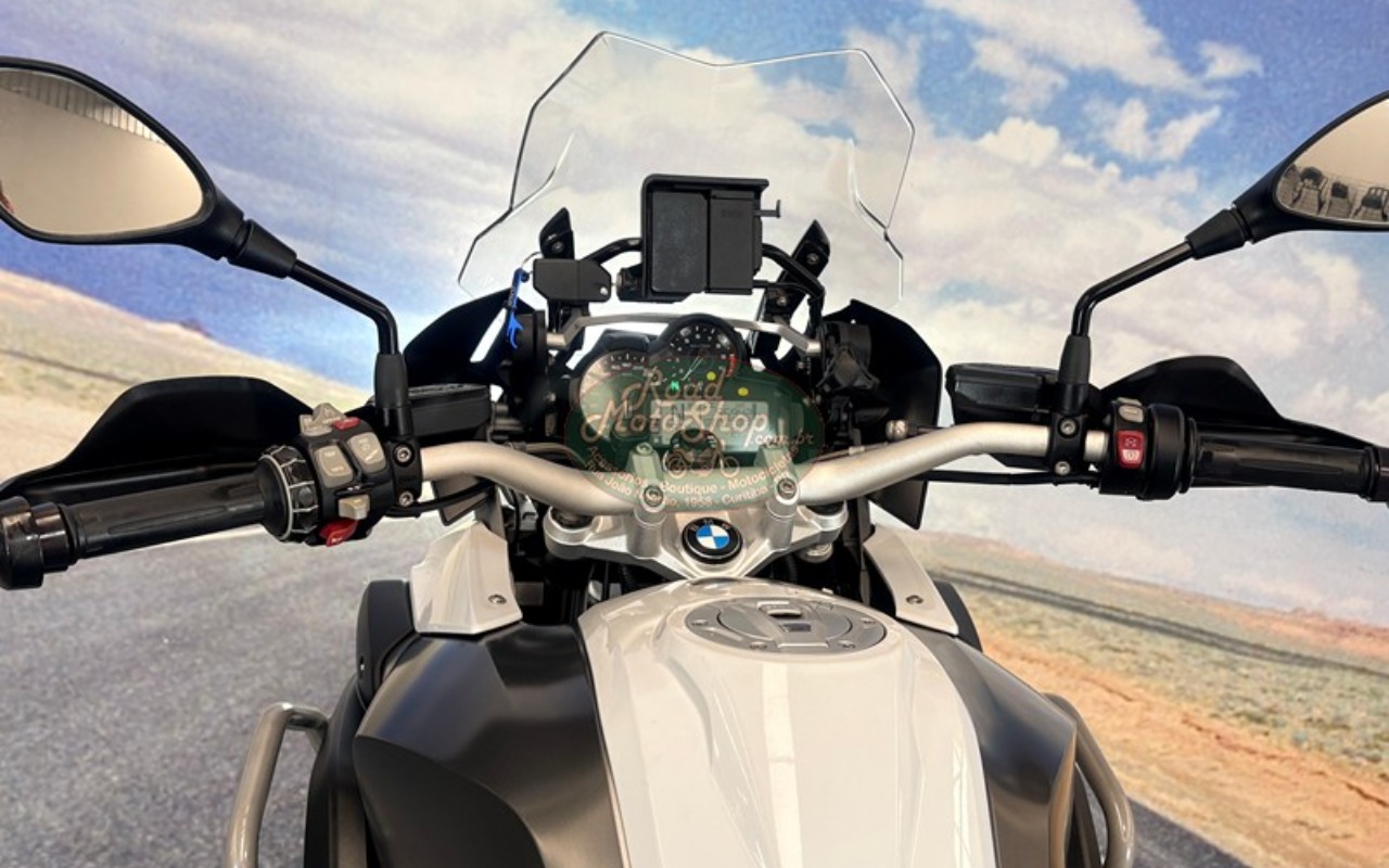 imagem-https://www.socarrao.com.br/sc-vehicle-images-prod/3236633/1786734333331-UjEyMDBHUyBGZXJuYW5kb185LmpwZw.jpg