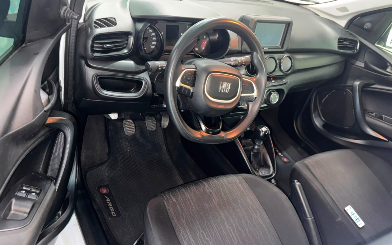 imagem-https://www.socarrao.com.br/sc-vehicle-images-prod/3237087/1786735360255-RkVGRUZRLmpwZWc.jpeg