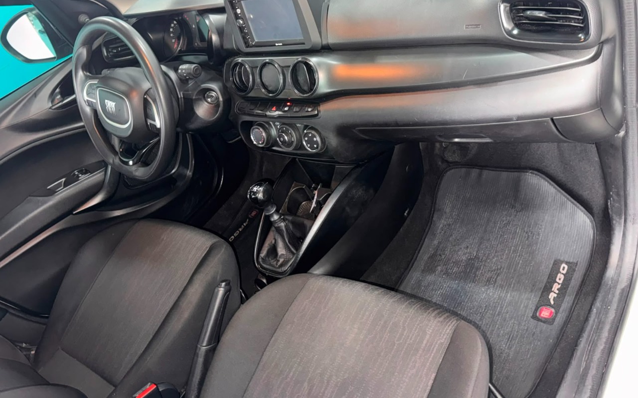 imagem-https://www.socarrao.com.br/sc-vehicle-images-prod/3237087/1786735360508-V0VGRkYuanBlZw.jpeg
